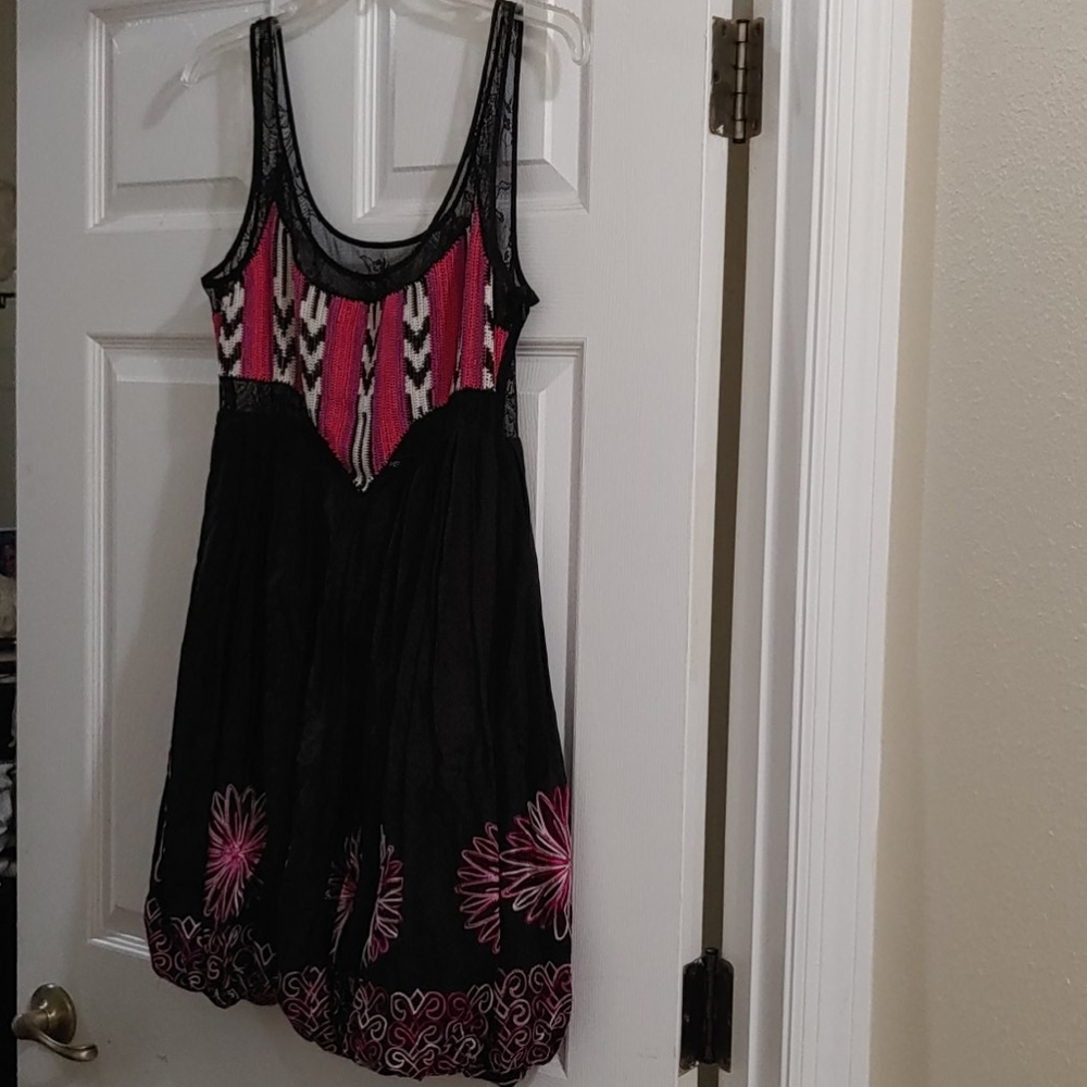 Dress - Picture 3 of 4